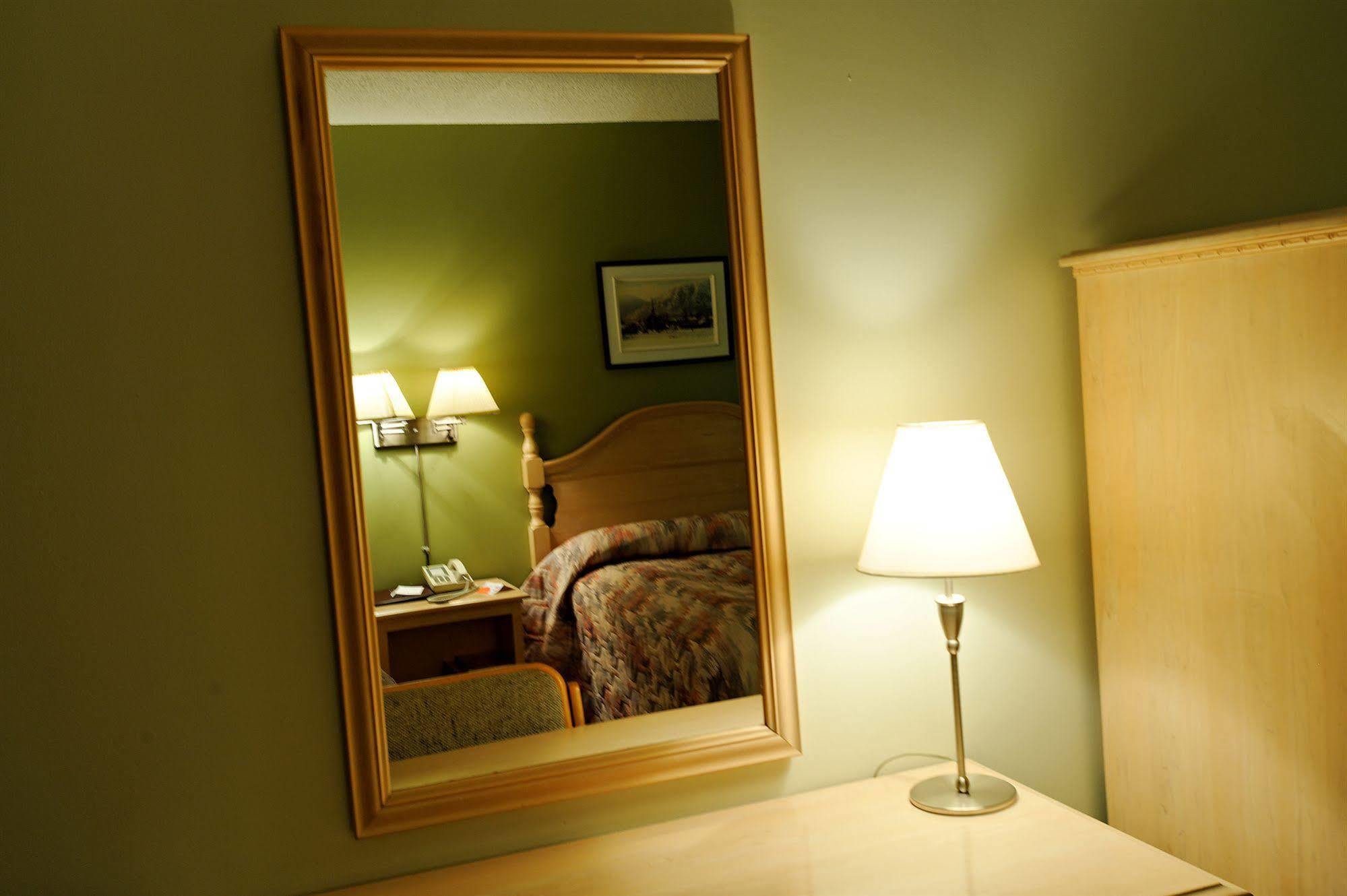 Motel Le Transit มองต์-แซ็งต์-อิแลร์ ภายนอก รูปภาพ